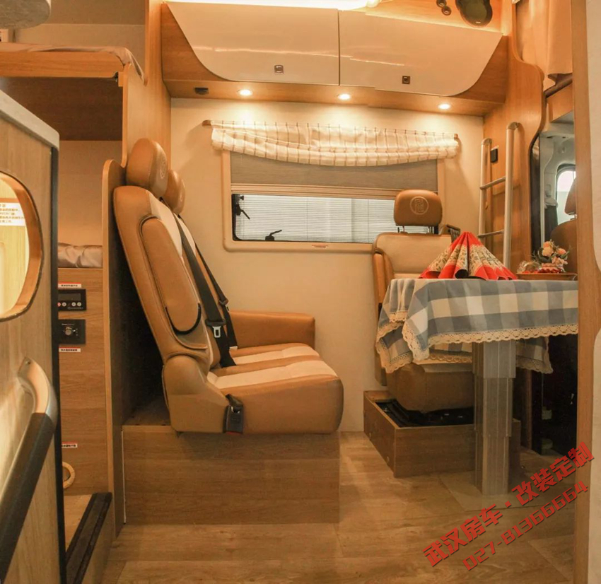 依維柯C型房車07.jpg